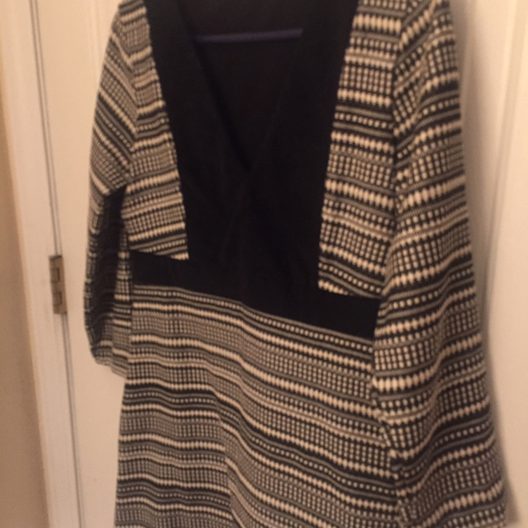 Adorable Zara Trafaluc dress with velvet - Picture 2 of 3